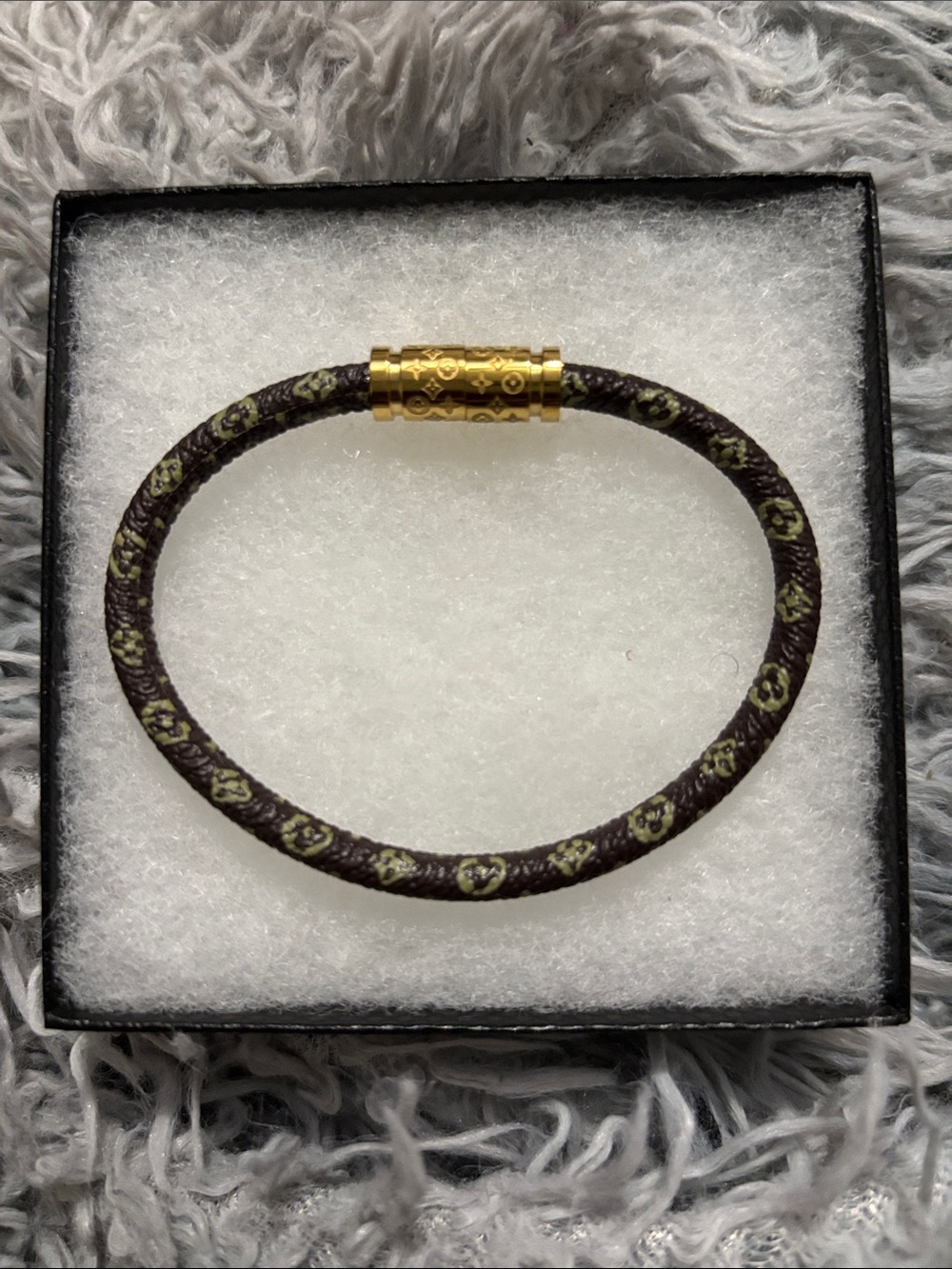 LV Brown Patterned Leather Bracelet with Gold Magnetic Clasp - Picture 3 of 4